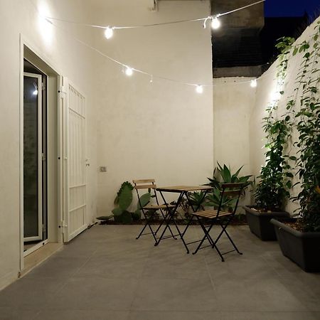 Bari Central Patio Apartment Bagian luar foto