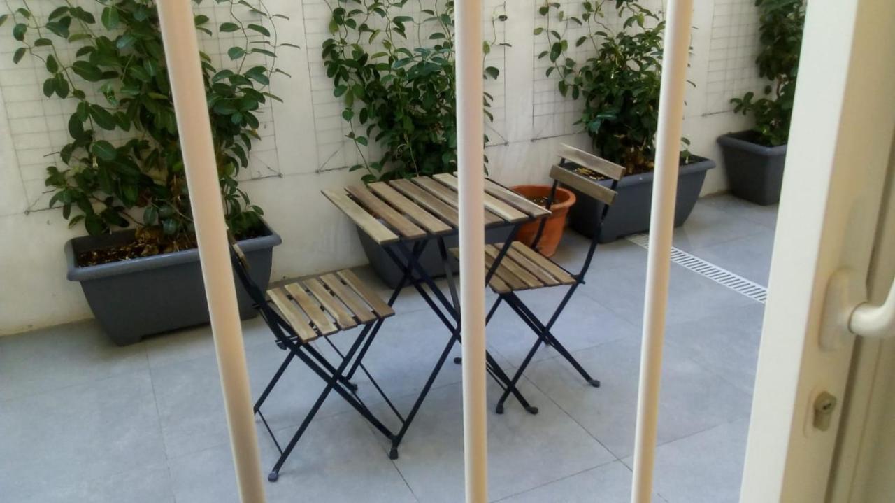 Bari Central Patio Apartment Bagian luar foto