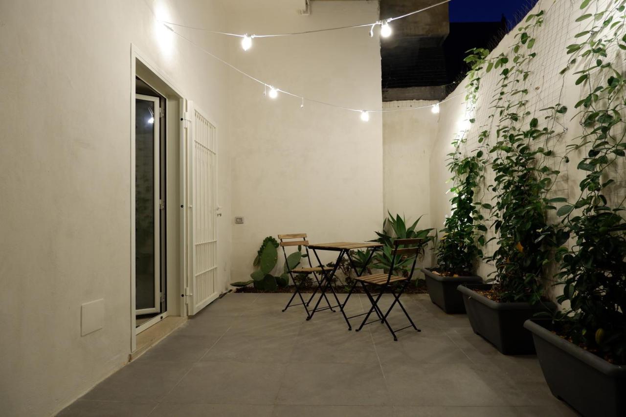 Bari Central Patio Apartment Bagian luar foto